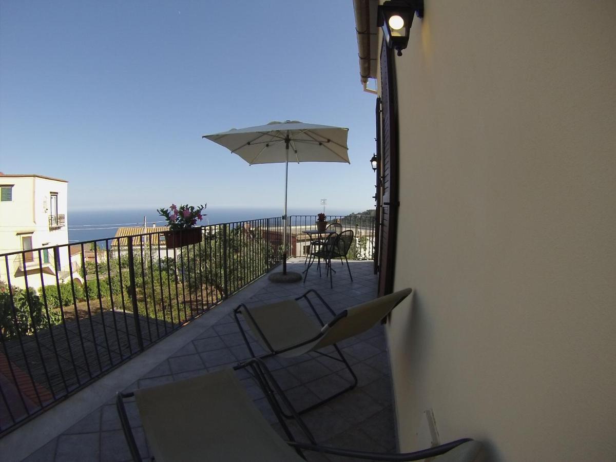 Apartamento Fondo Santa Lucia SantʼAgata sui Due Golfi Habitación foto