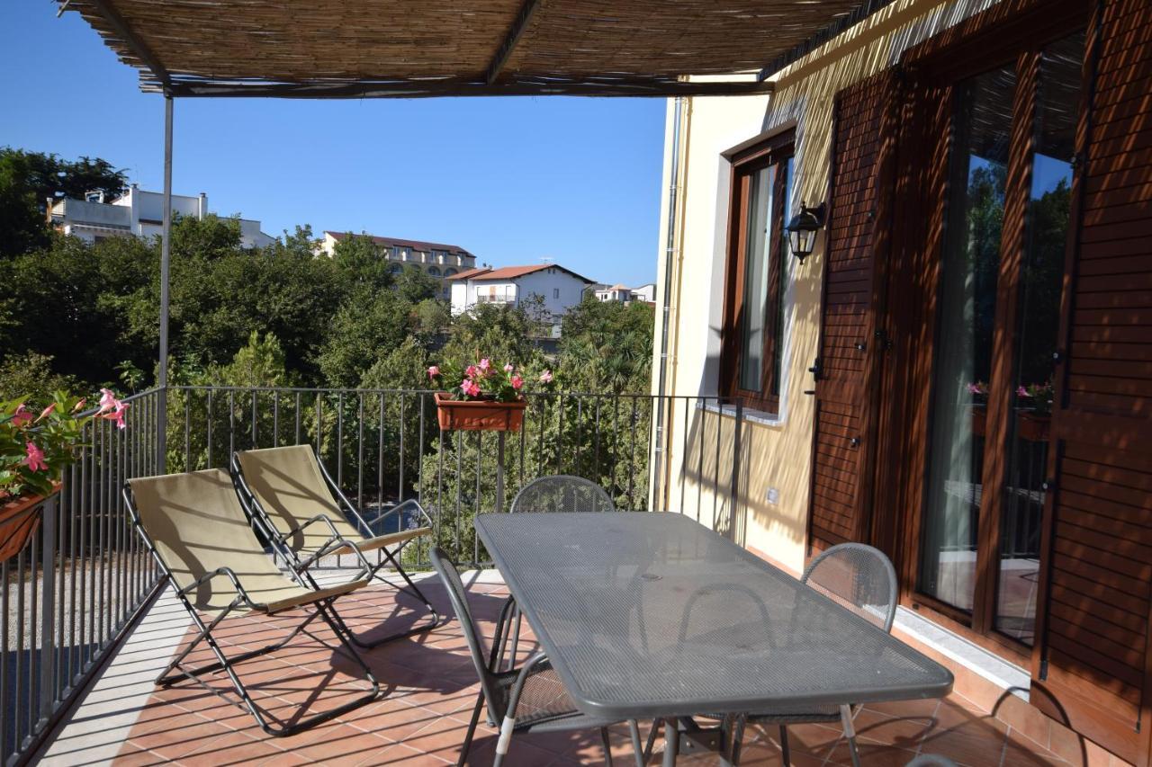 Apartamento Fondo Santa Lucia SantʼAgata sui Due Golfi Habitación foto